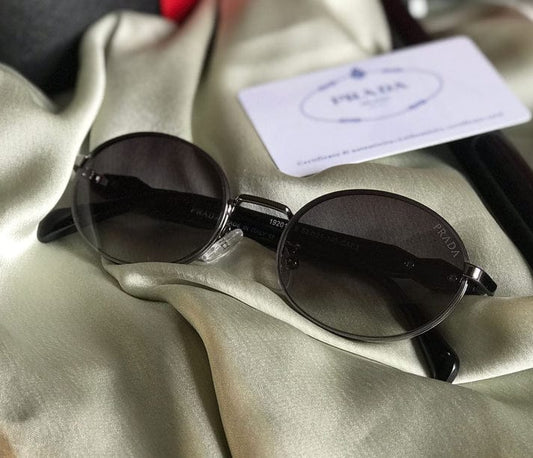 Prada-Style Classic Round Metal Sunglasses – Dark Gradient Tint with Logo Temples