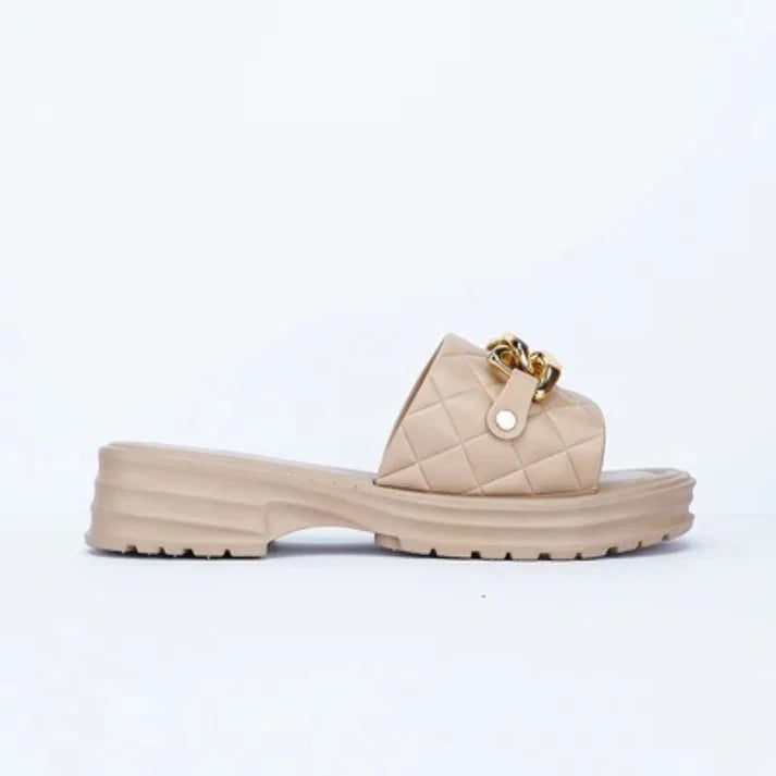 Chic Quilted Platform Slides with Gold Chain Accent – Nude Beige